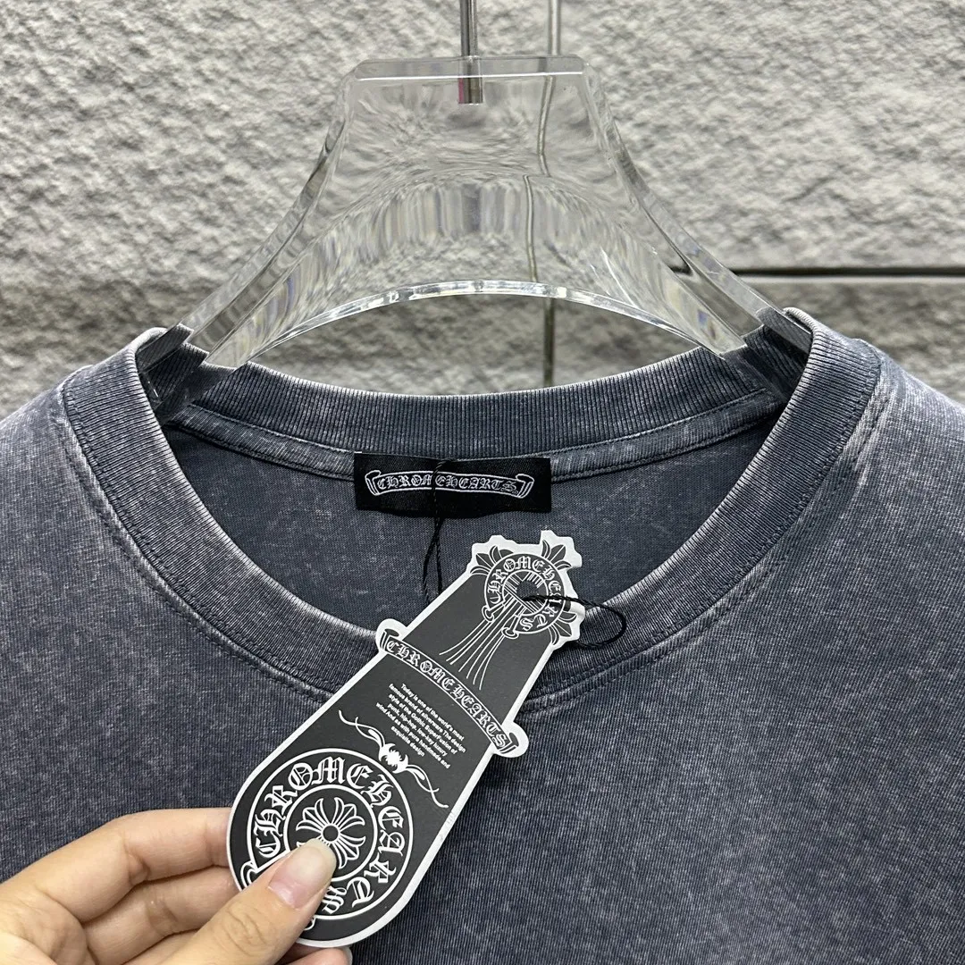 🅿️180 CH* Crow Heart* 2025 spring and summer new style Snowflake distressed washed retro round neck short sleeves Chest and front logo Horseshoe print on front and back Customized fabric Short-sleeved T-shirt Unisex Size: S M L XL XXL Color: Snowflake Black Snowflake Gray Snowflake Pink Snowflake Blue
